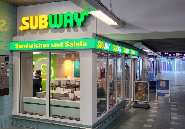 Lichtwerbung – Subway Schwerin