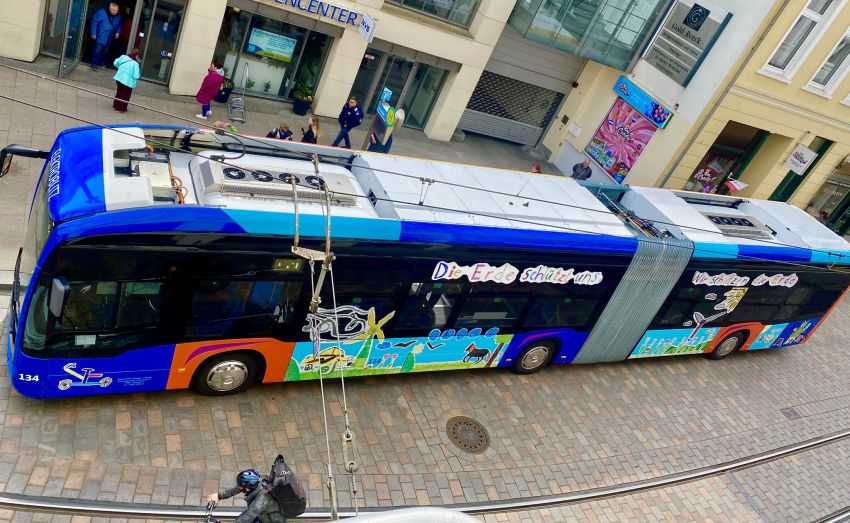 Nahverkehr Schwerin Elektrobus-Beklebung